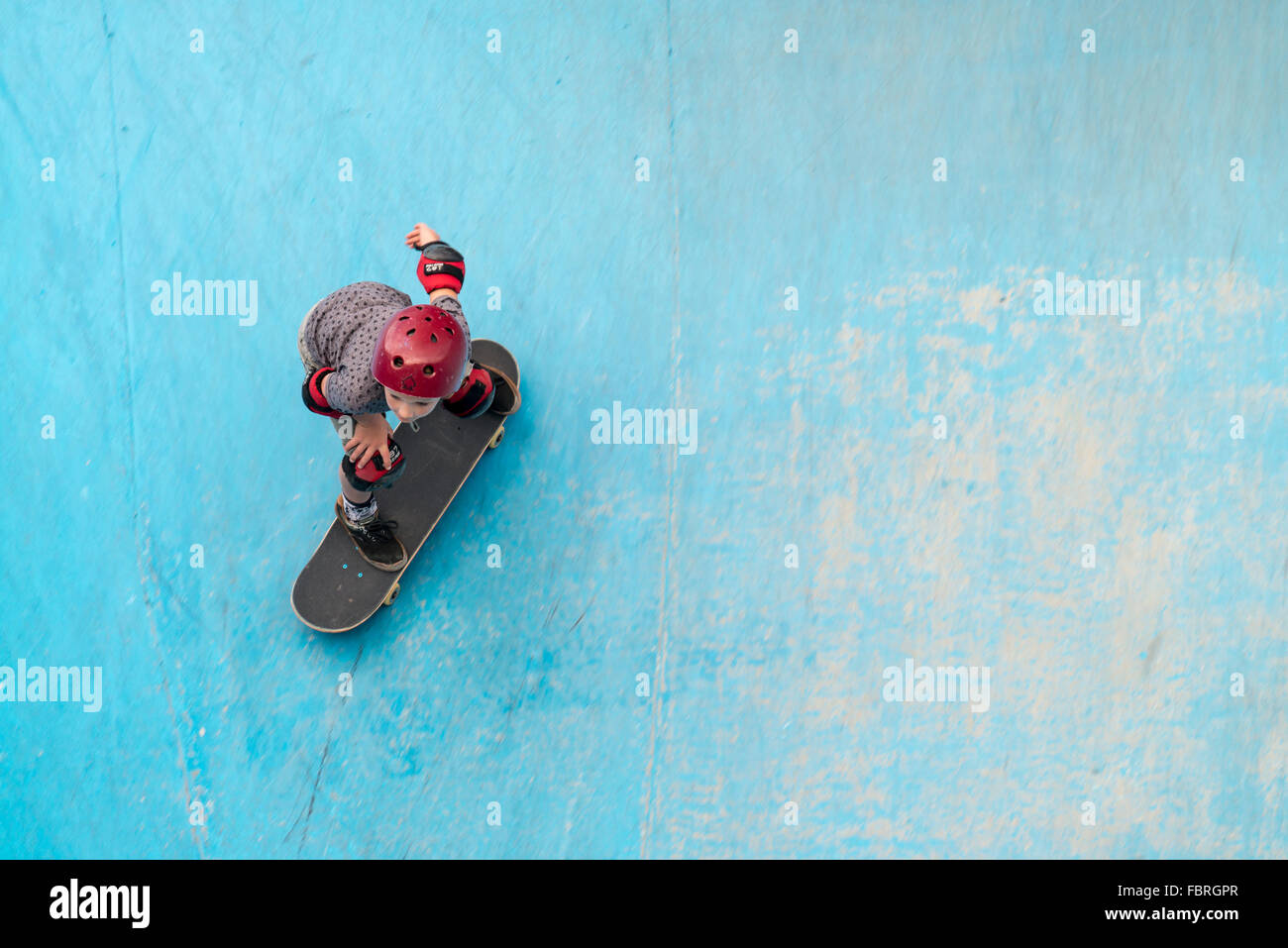 Sydney, Australien - 8. November 2015: Unbekannte Skateboarder skating Tricks an Bondi Skate-Park tut. Stockfoto