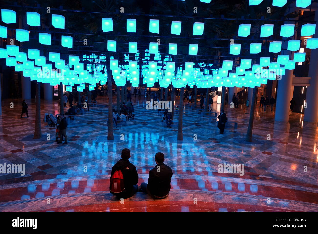 Leuchten - ein spektakulärer Beleuchtung Display im Wintergarten, Brookfield Place, New York City, New York Stockfoto