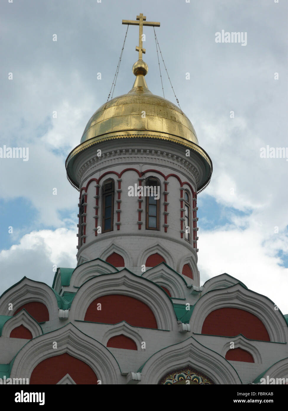 Kuppel der Kirche mit kreuzen Stockfoto