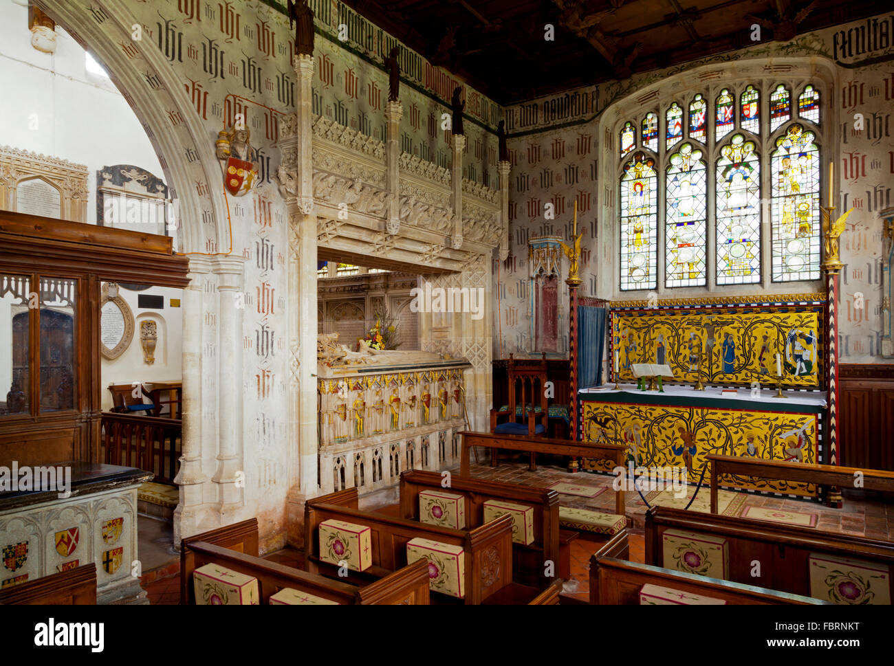 Innere des mittelalterlichen Pfarrkirche der Heiligen Maria der Jungfrau Ewelme South Oxfordshire England UK mit Grab von Alice De La Pole Stockfoto