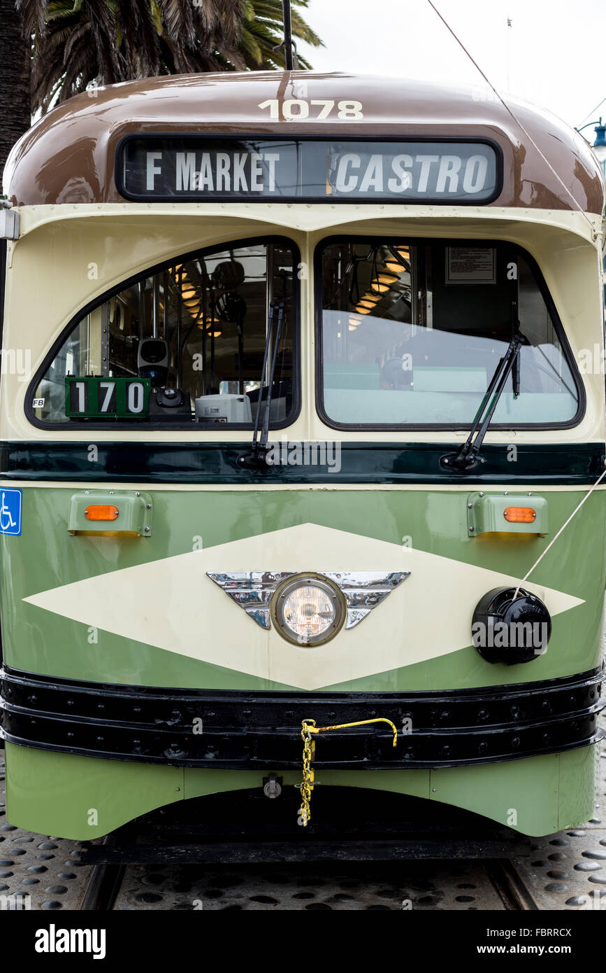 Oldtimer Straßenbahn / tram an der Market Street in San Francisco, Kalifornien Stockfoto