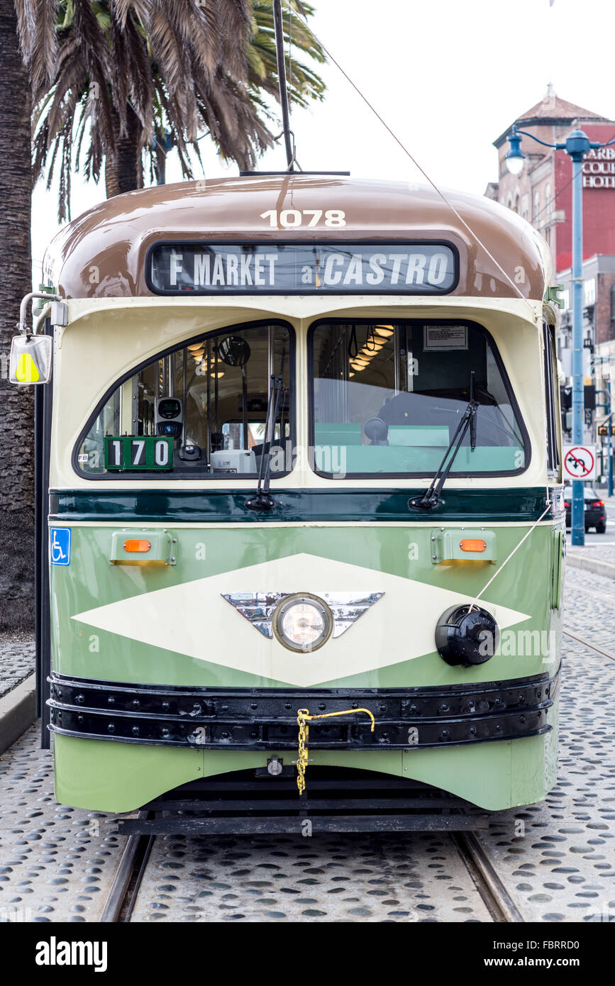 Oldtimer Straßenbahn / tram an der Market Street in San Francisco, Kalifornien Stockfoto