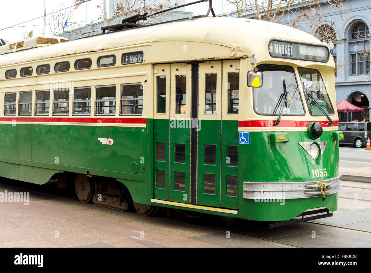 Oldtimer Straßenbahn / tram an der Market Street in San Francisco, Kalifornien Stockfoto