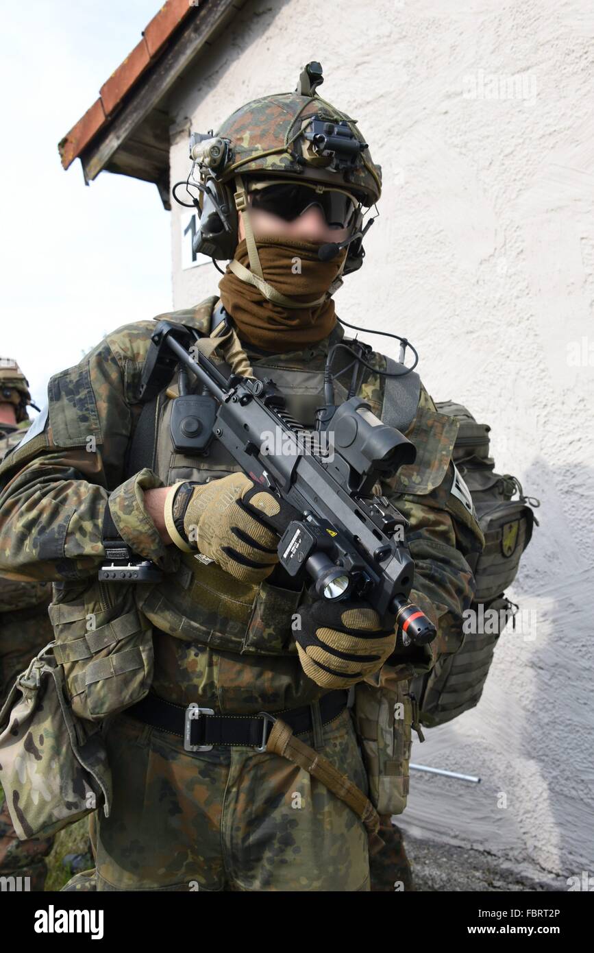 Fallschirmjäger mit erweiterten Funktionen der 3. Kompanie, 31. Airborne Regiment während der multinationalen Übung Swift Antwort auf das Joint Multinational Readiness Center in Hohenfels, Deutschland. Stockfoto