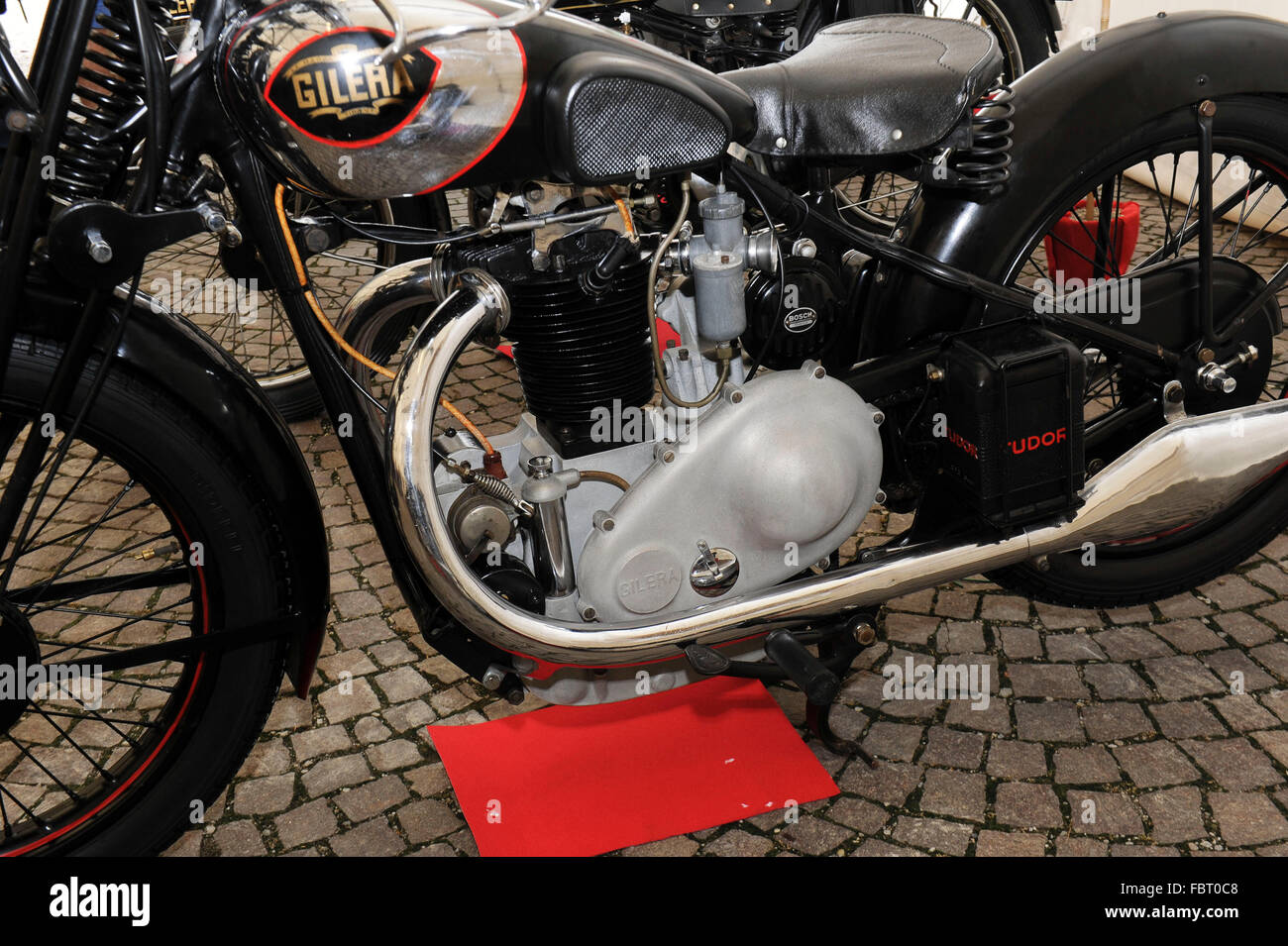 Arcore - Ausstellung von historischen Modellen von den Werksmaschinen Gilera. Piaggio Stiftung Modell 500 VT (3 Ventile) 1933 Stockfoto