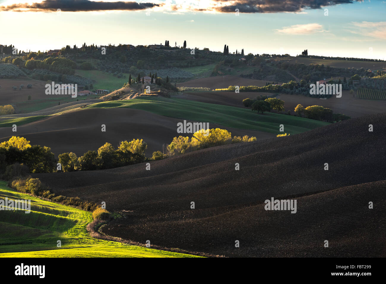 Bunten Frühling ländlichen Landschaft in der Toskana, Italien Stockfoto