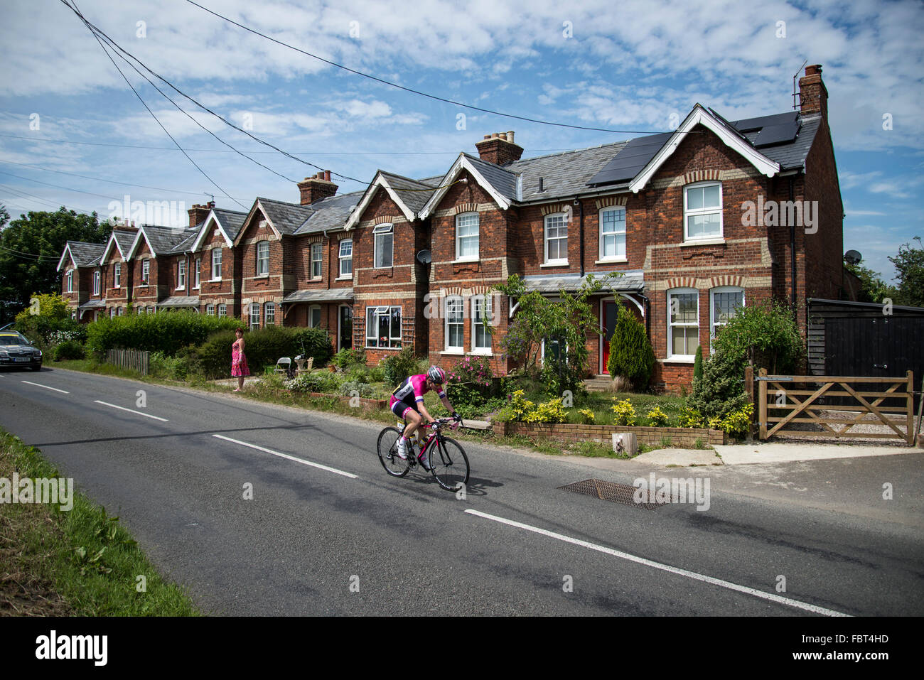 Frauen Tour durch Großbritannien 2016. Highbury Cottages Leiston Suffolk übergeben. Stockfoto