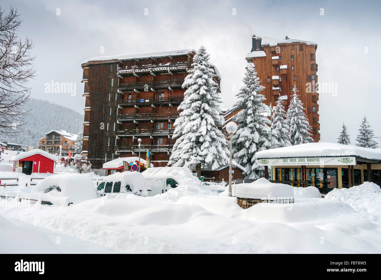 Ax-Les-Thermen Bonascre Skigebiet mit Schnee und Massen Stockfoto