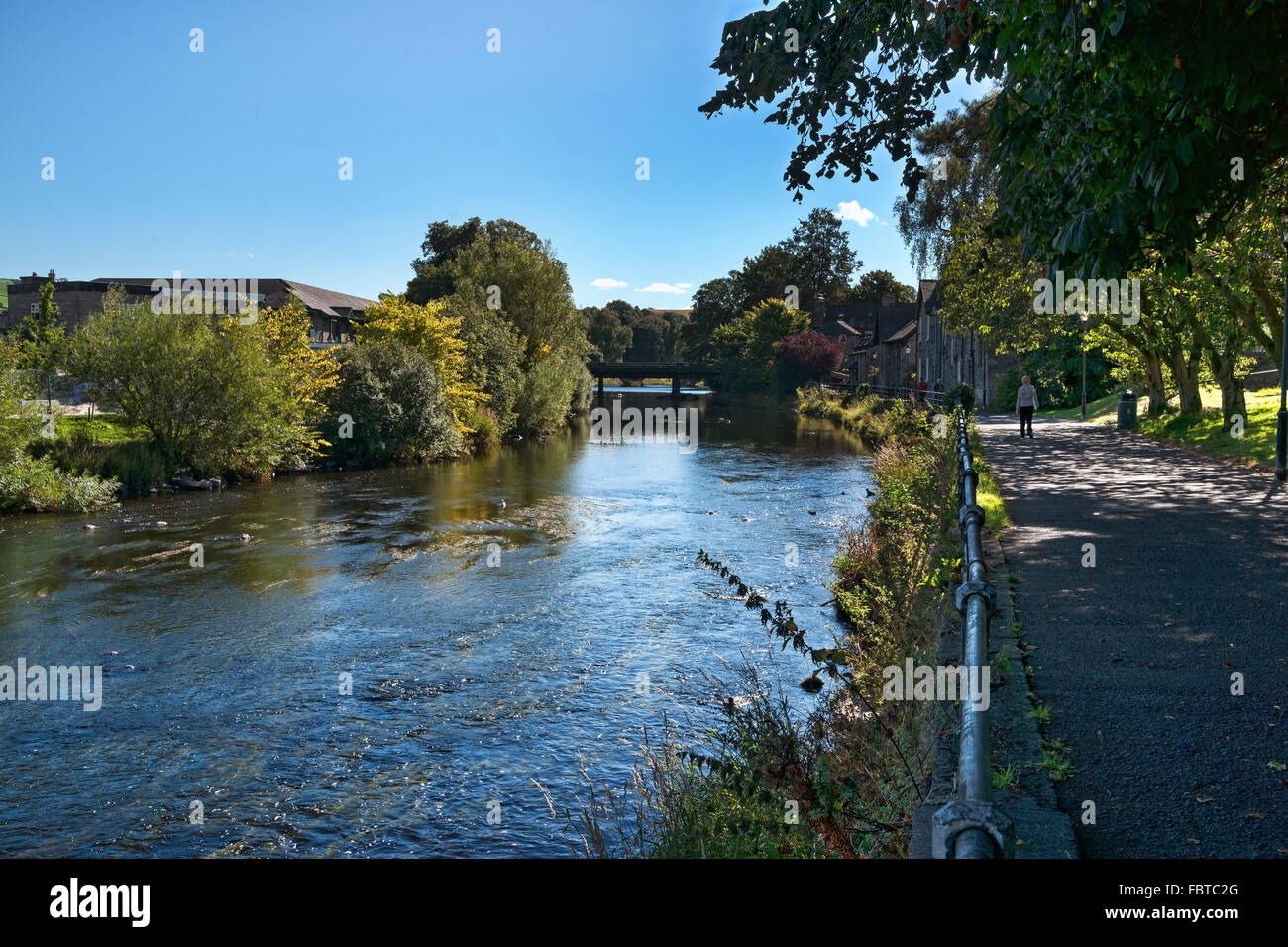 Fuß neben der Fluss Kent in Kendal, Cumbria, Nord-England UK Stockfoto