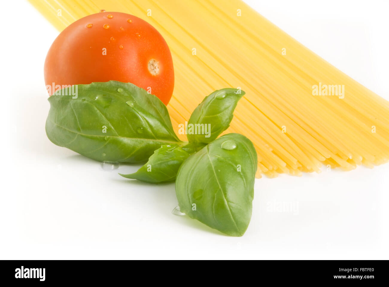 Pasta Tomaten Basilikum Stockfoto