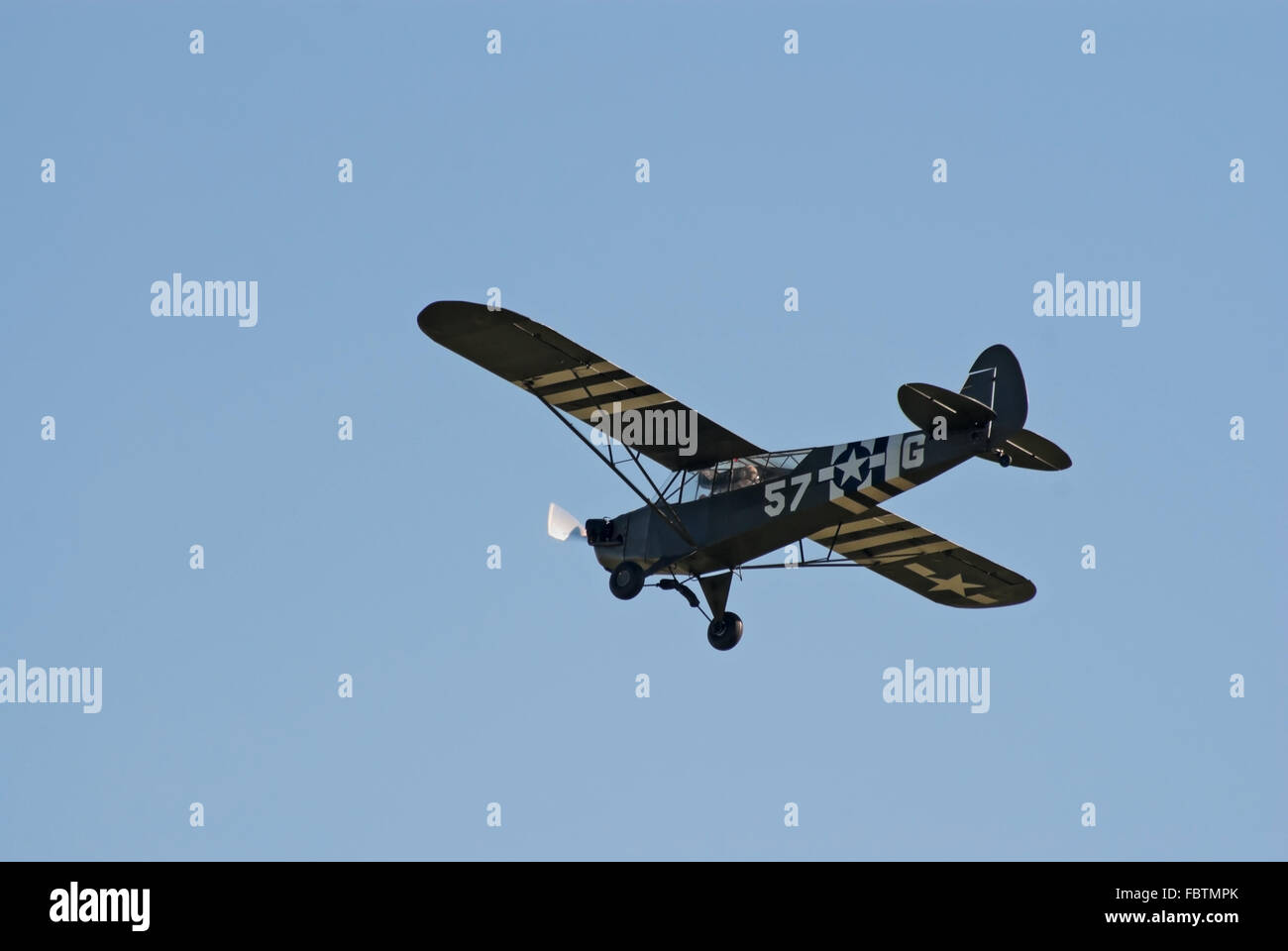 Piper Super Cub im Flug Stockfoto