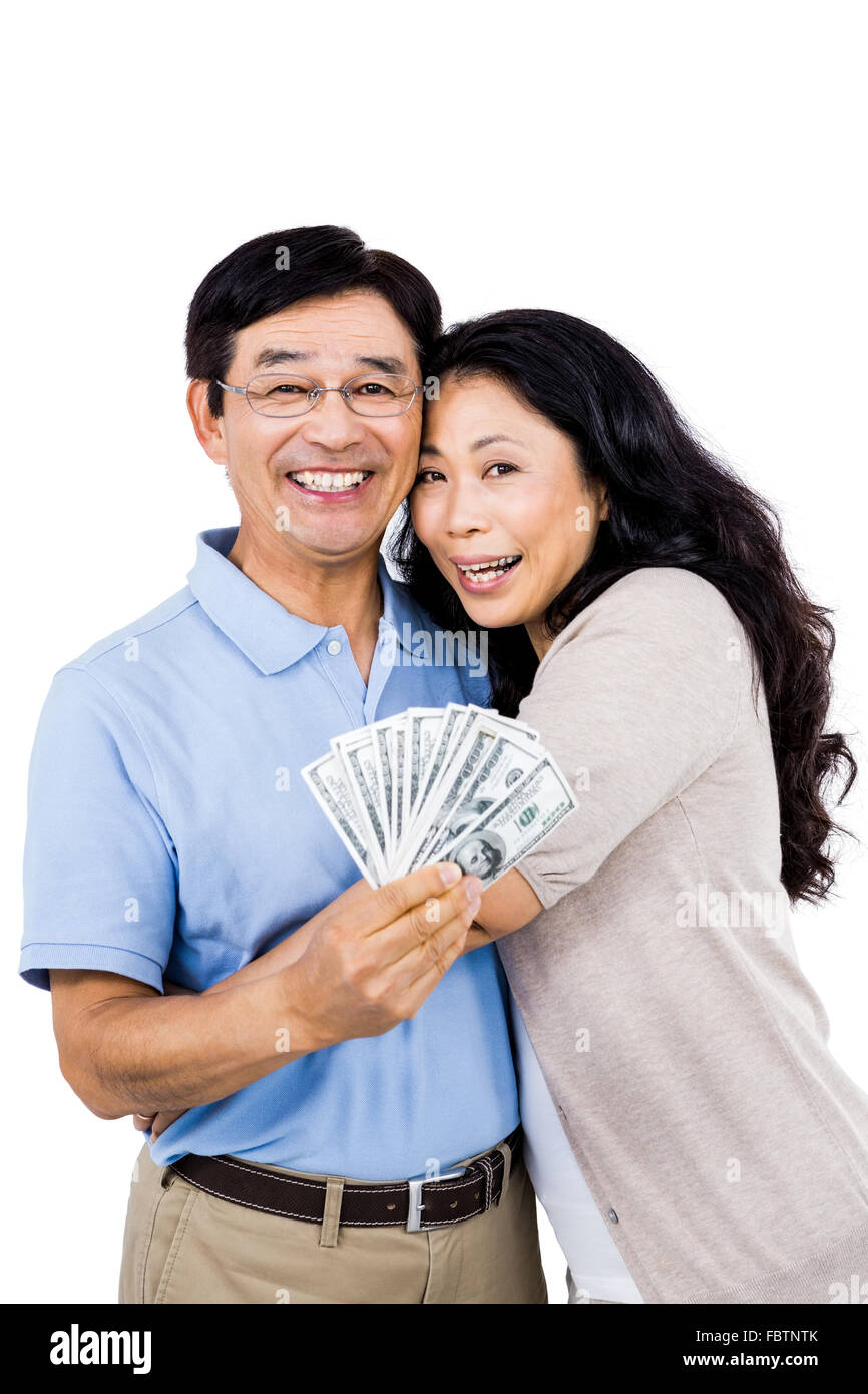 Paar mit Bargeld in der hand lächelnd Stockfoto