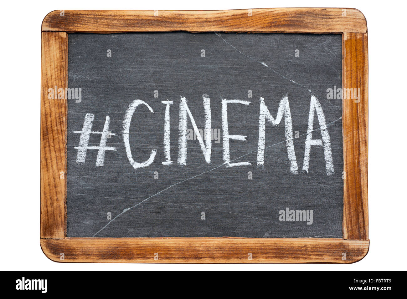 Kino-Hashtag handschriftlich auf Vintage Schiefer Schulbehörde isoliert auf weiss Stockfoto