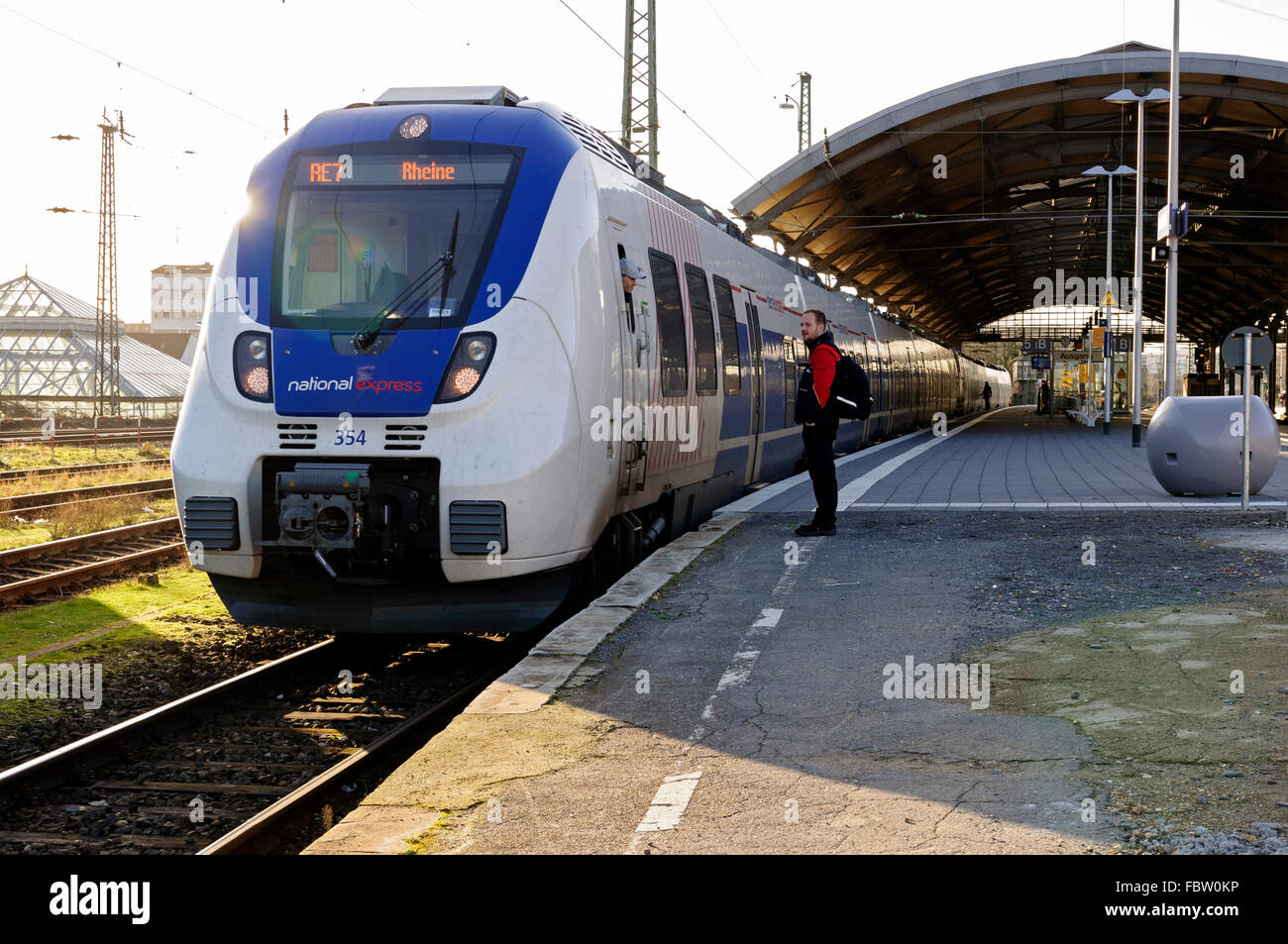 National Express Talent EMU Zug in Krefeld auf RE7 Service für Reine, Deutschland. Stockfoto