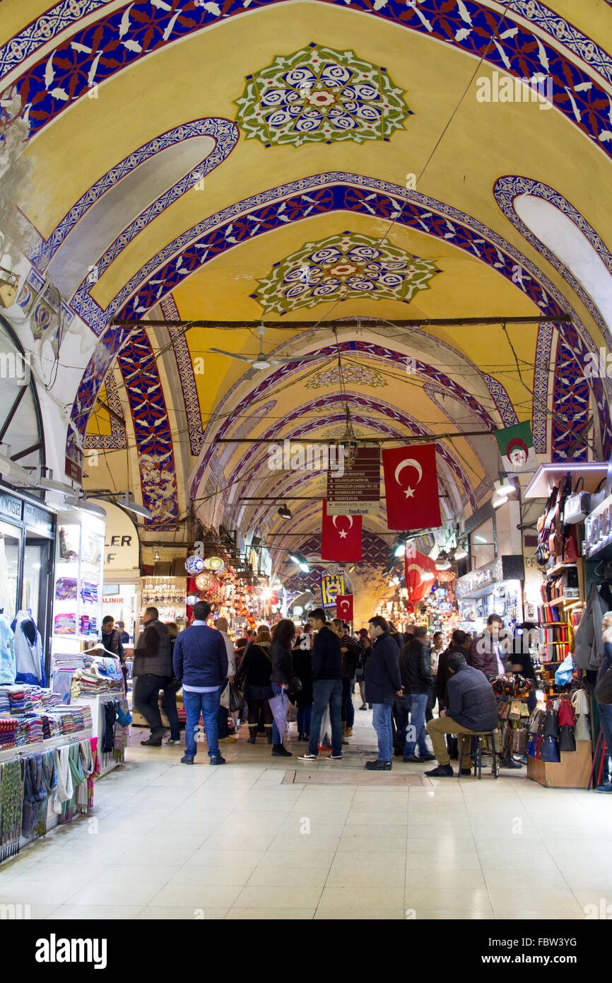 ISTANBUL, Türkei - 28. November 2015: innerhalb der große Basar in Istanbul. 28. November 2015 in Istanbul, Türkei Stockfoto