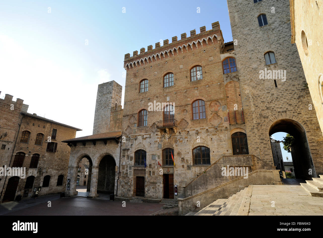 Palazzo del Popolo (altes Rathaus), Piazza del Duomo, San Gimignano, Toskana, Italien Stockfoto