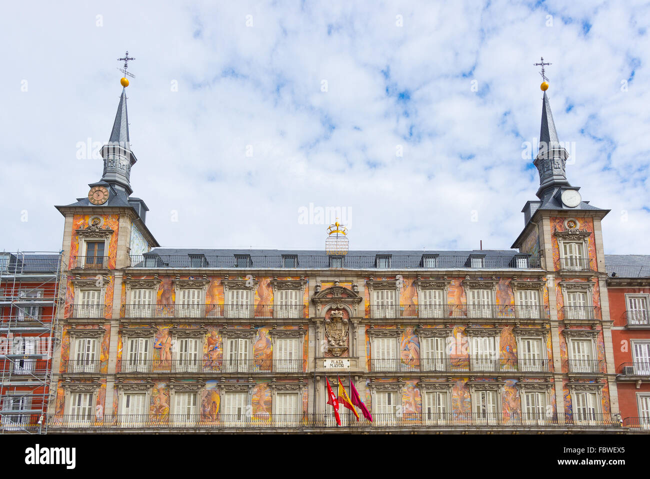 Fassade des Casa De La Panadería (Bäckerei Haus) dominieren die Plaza Mayor (Hauptplatz) im Stadtzentrum von Madrid, Spanien. Stockfoto