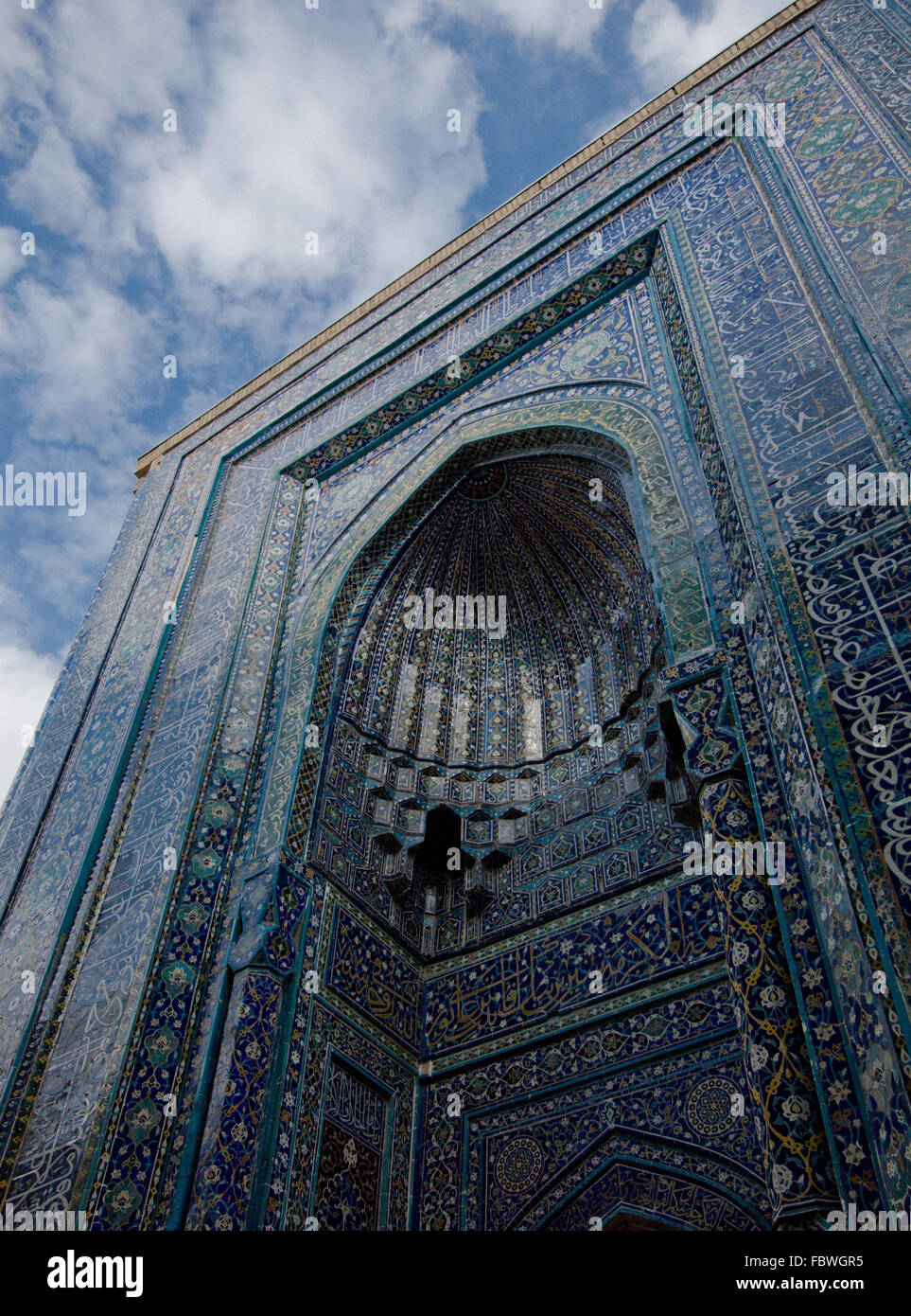 Blau gekachelte Fassaden des Shahi-Zinda Nekropole, Samarkand, Uzbekis Stockfoto