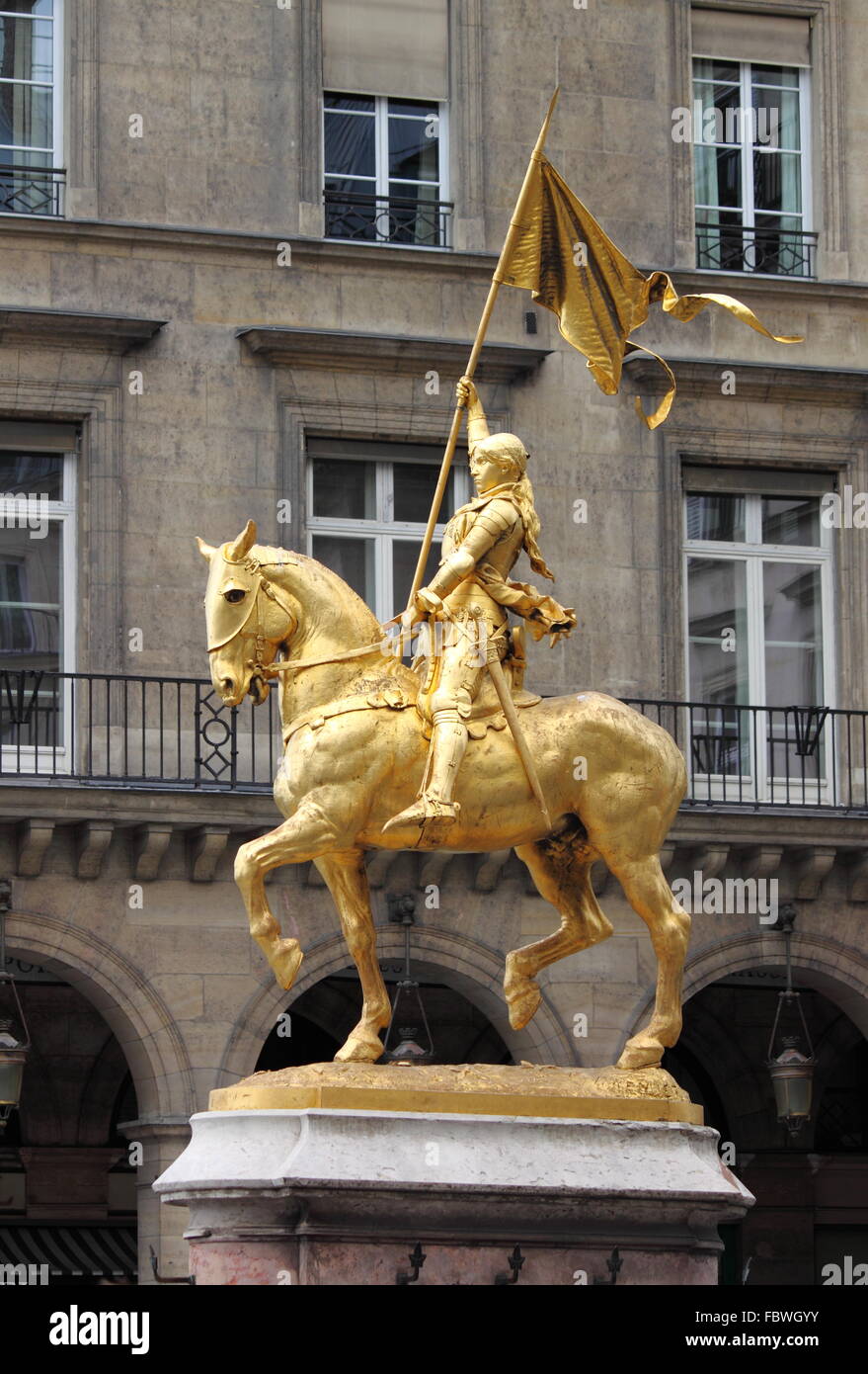 Goldene Statue der Heiligen Jeanne d ' Arc in Paris, Frankreich Stockfoto