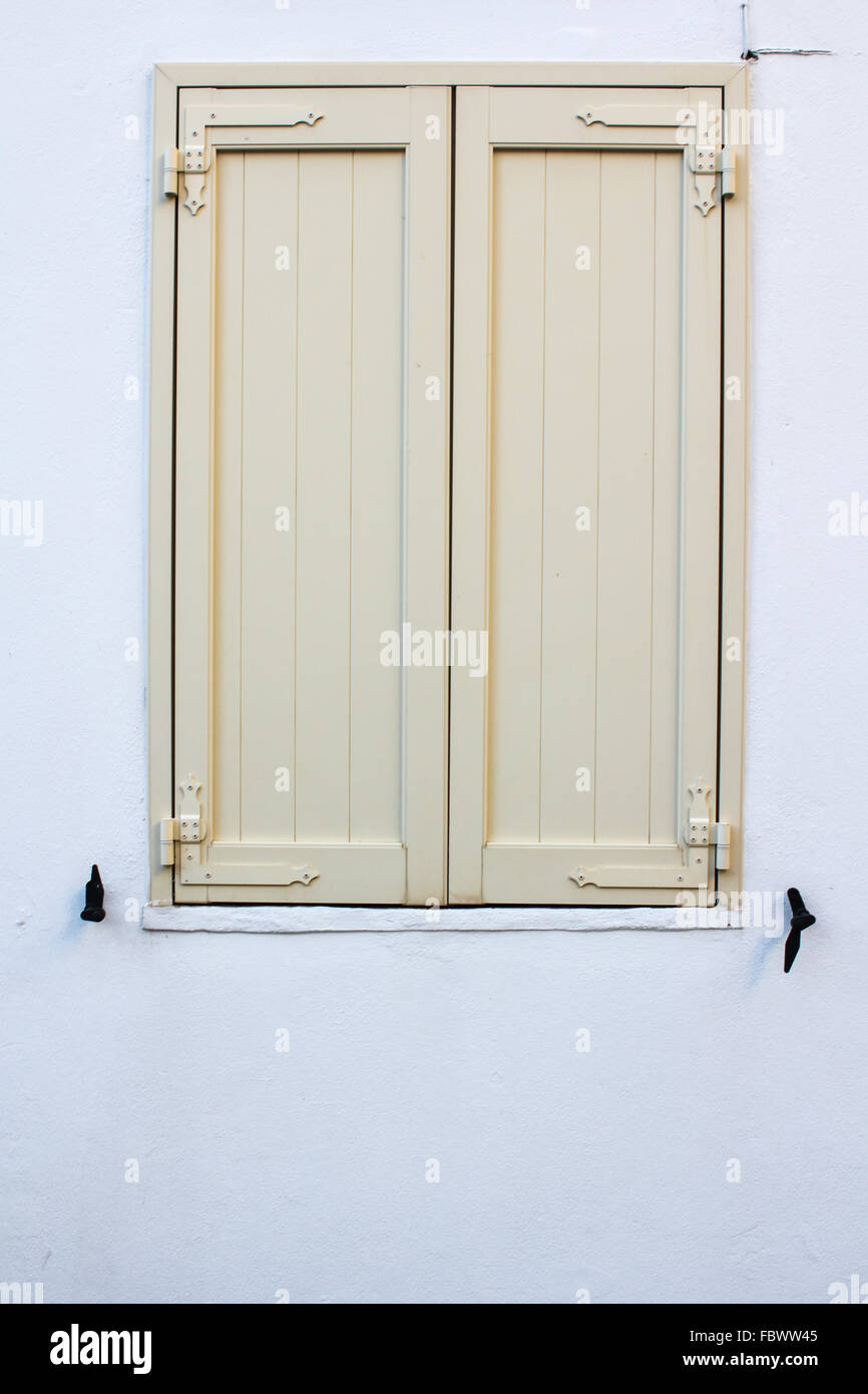 Gelbes Holz Fenster Blind Stockfoto