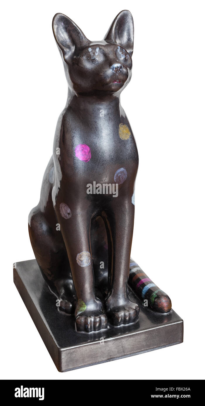 moderne handgemachte Keramik Nachbildung der Katze Statue aus dem alten Ägypten isoliert auf weißem Hintergrund Stockfoto