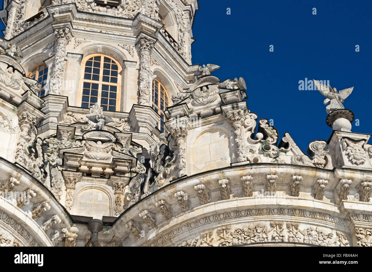 Dekorationen von Znamensky Kirche Stockfoto