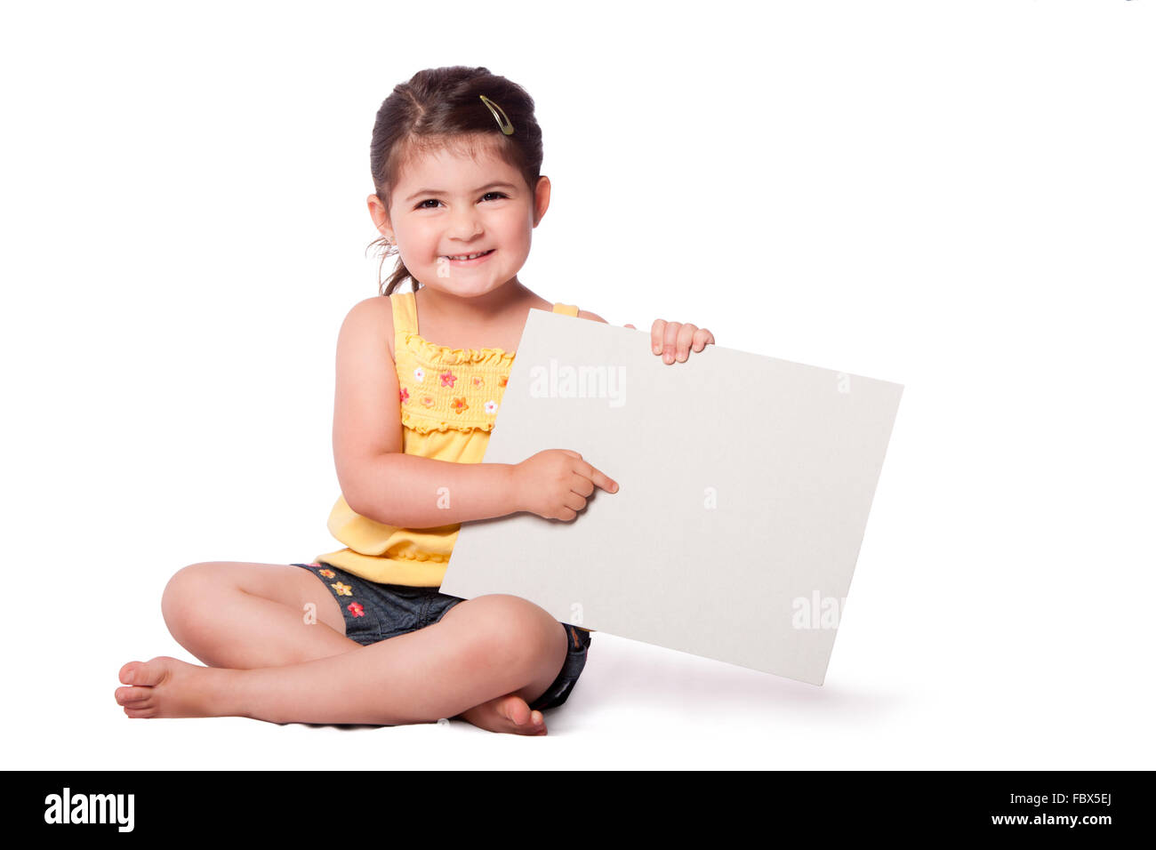Glückliches Mädchen sitzen auf whiteboard Stockfoto