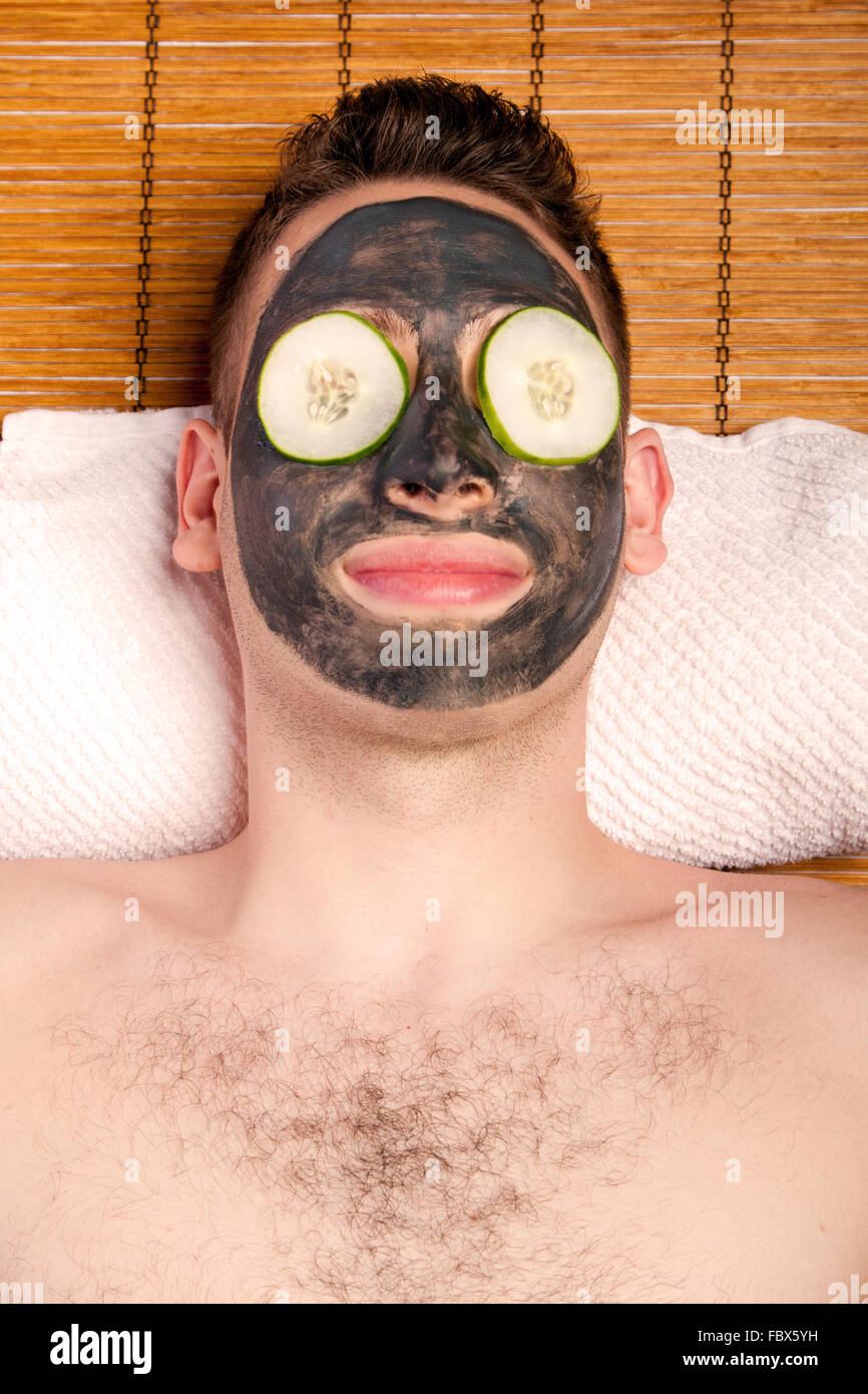 Männliche Gesichtsmaske Hautpflege Stockfoto