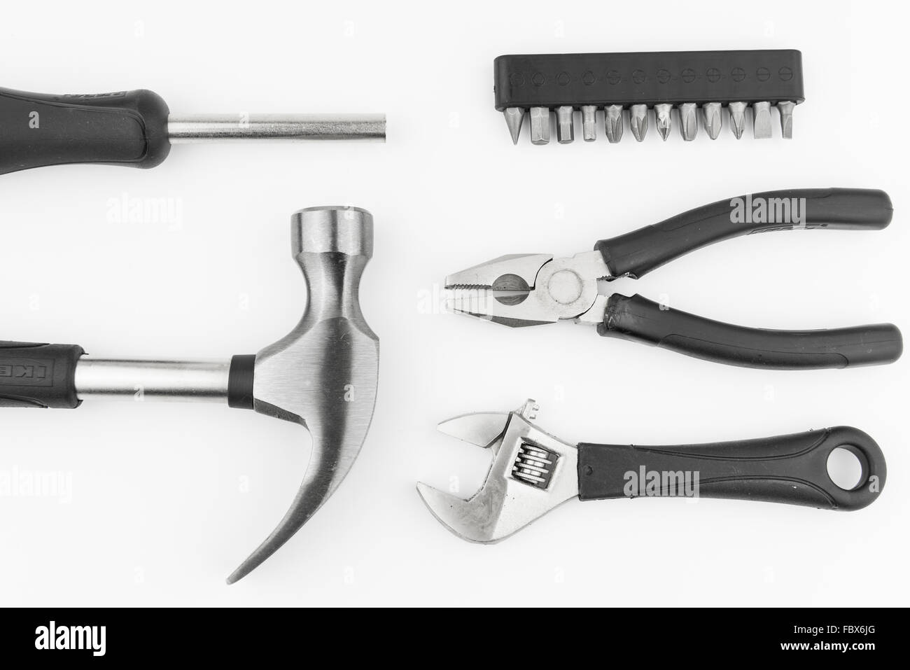 Werkzeugsatz Hammer Schraubenschlüssel Schraubenzieher, isolieren Hintergrund Stockfoto