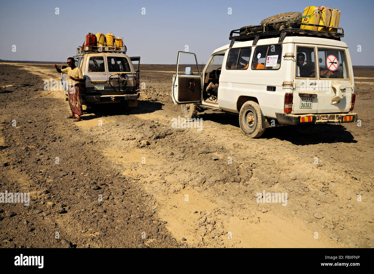 Zwei Toyota-Geländewagen in die Danakil Depression, Afar-Region, Äthiopien Stockfoto