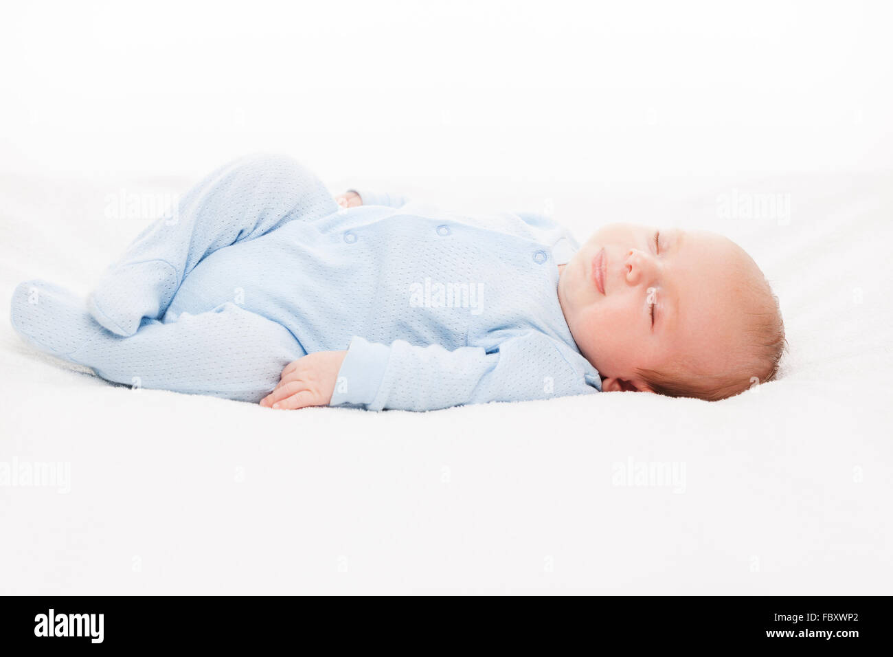 Kleine niedliche neugeborenes Kind schläft Stockfoto
