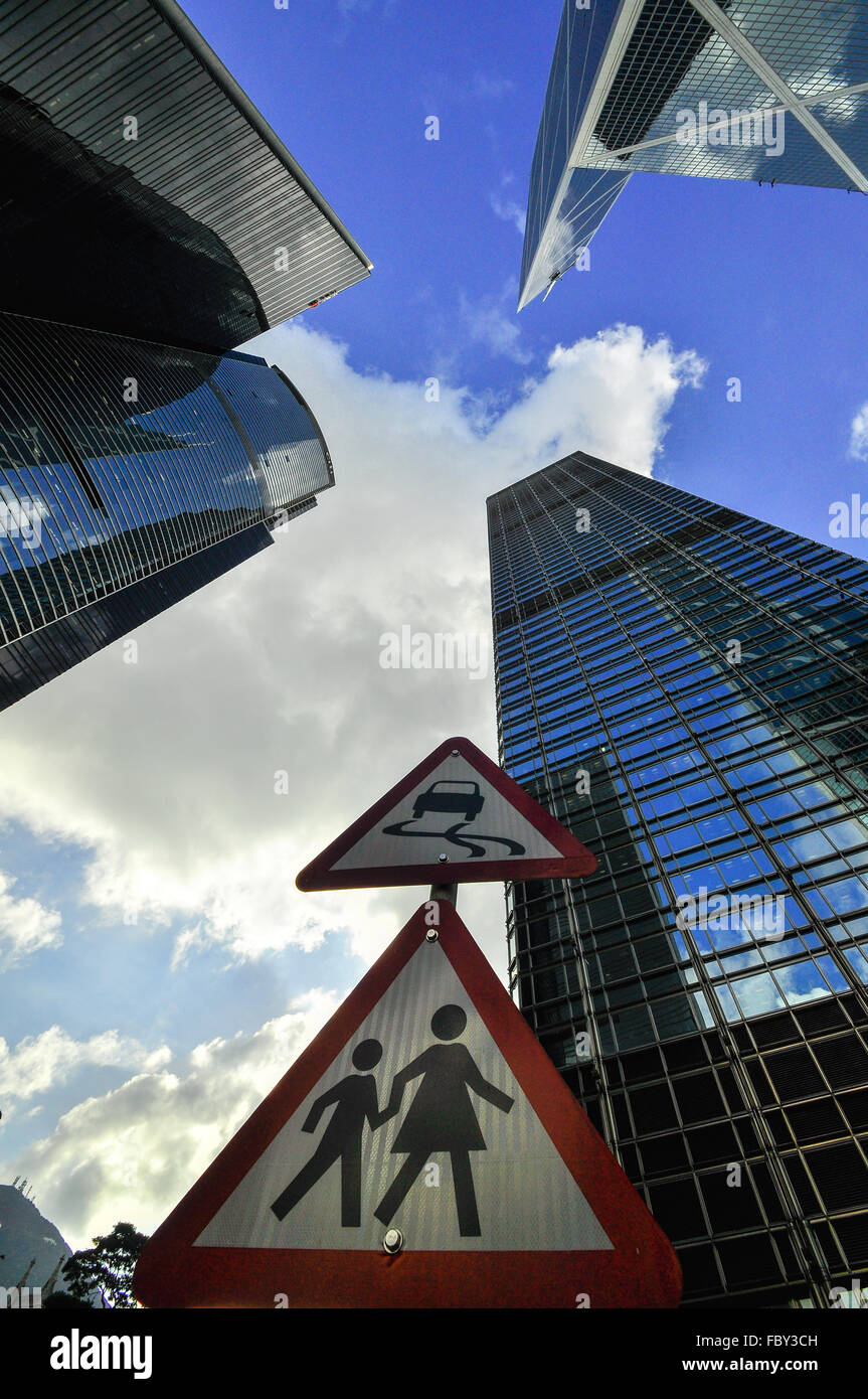 Hong Kong Bank Skysraper mit blauem Himmel Stockfoto