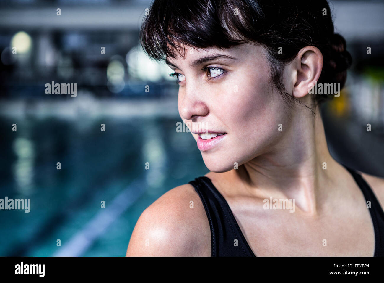 Porträt einer Frau Schwimmer wegschauen Stockfoto