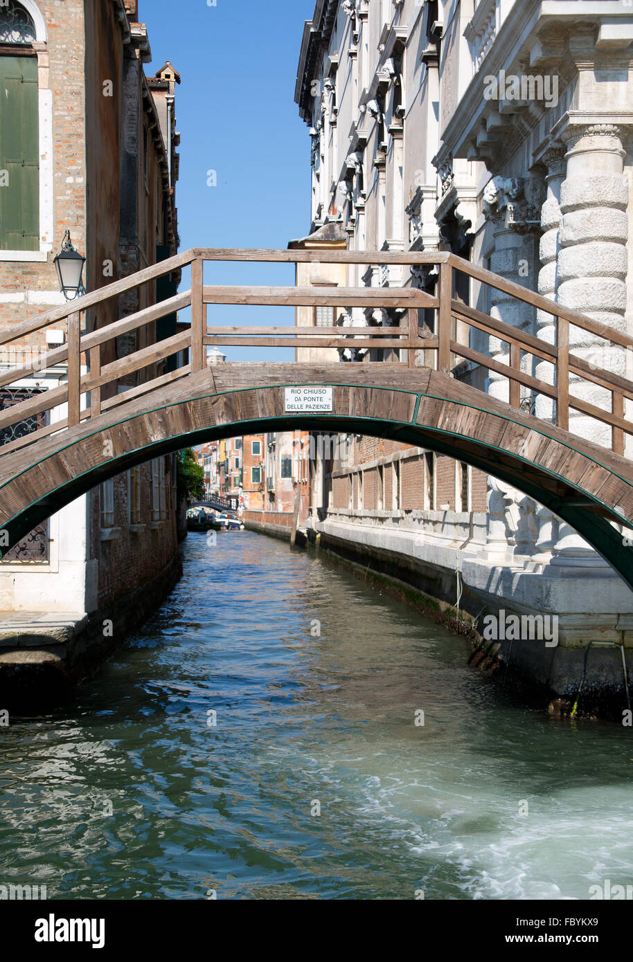 kleine Brücke in Venedig Stockfoto