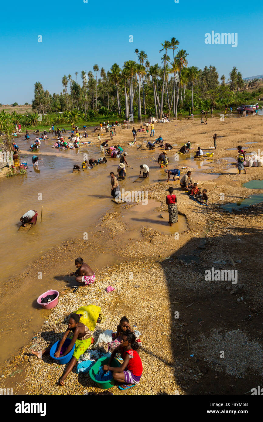 Goldwaschen in Ilakaka, Rubin und Saphir Stadt, die Straße nationale 7, Madagaskar Stockfoto