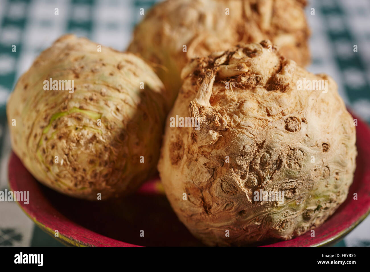 ganze Sellerie Wurzeln Stockfoto