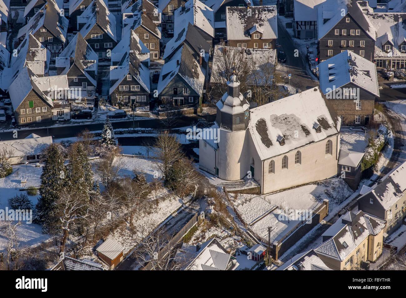 Aerial View, Winter, Schnee, Verteidigung und Schutz Kirche, evangelische Kirche Freudenberg, "Altersflecken" historischen Stadt Freudenberg Stockfoto