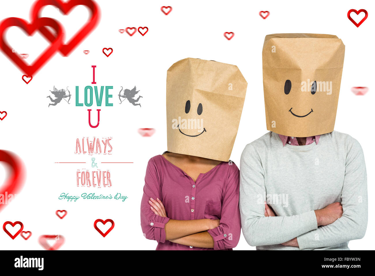 Zusammengesetztes Bild des Paares ihre Gesichter mit Papiertüte mit verschränkten Armen zu bedecken Stockfoto
