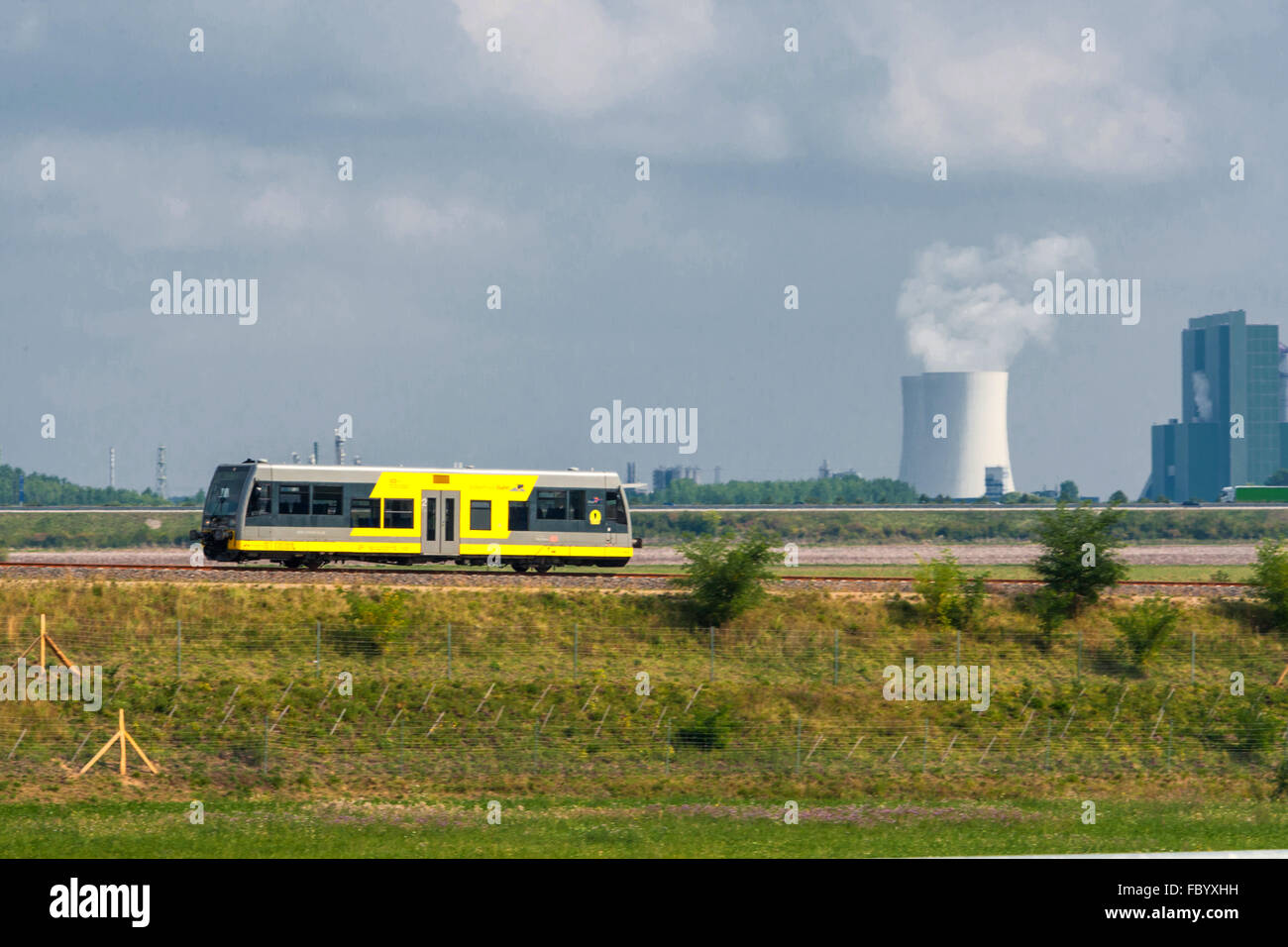 Zug der Burgenlandbahn in Sachsen-Anhalt Stockfoto