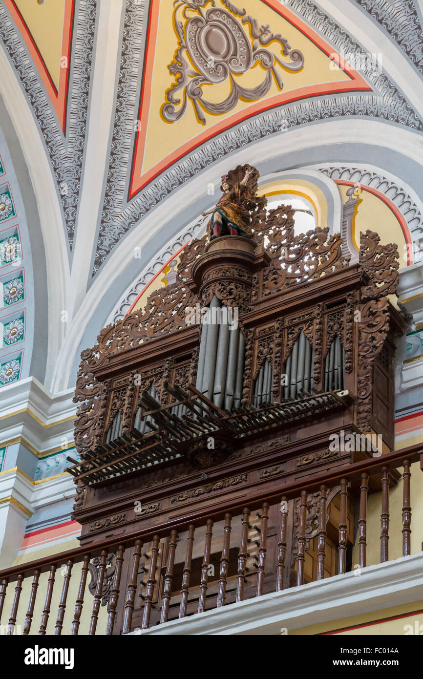 Orgel der Templo del Ex-Hospital de San Juan de Dios, ein 17. Jahrhundert römisch-katholische Kirche im mexikanischen Puebla. Stockfoto