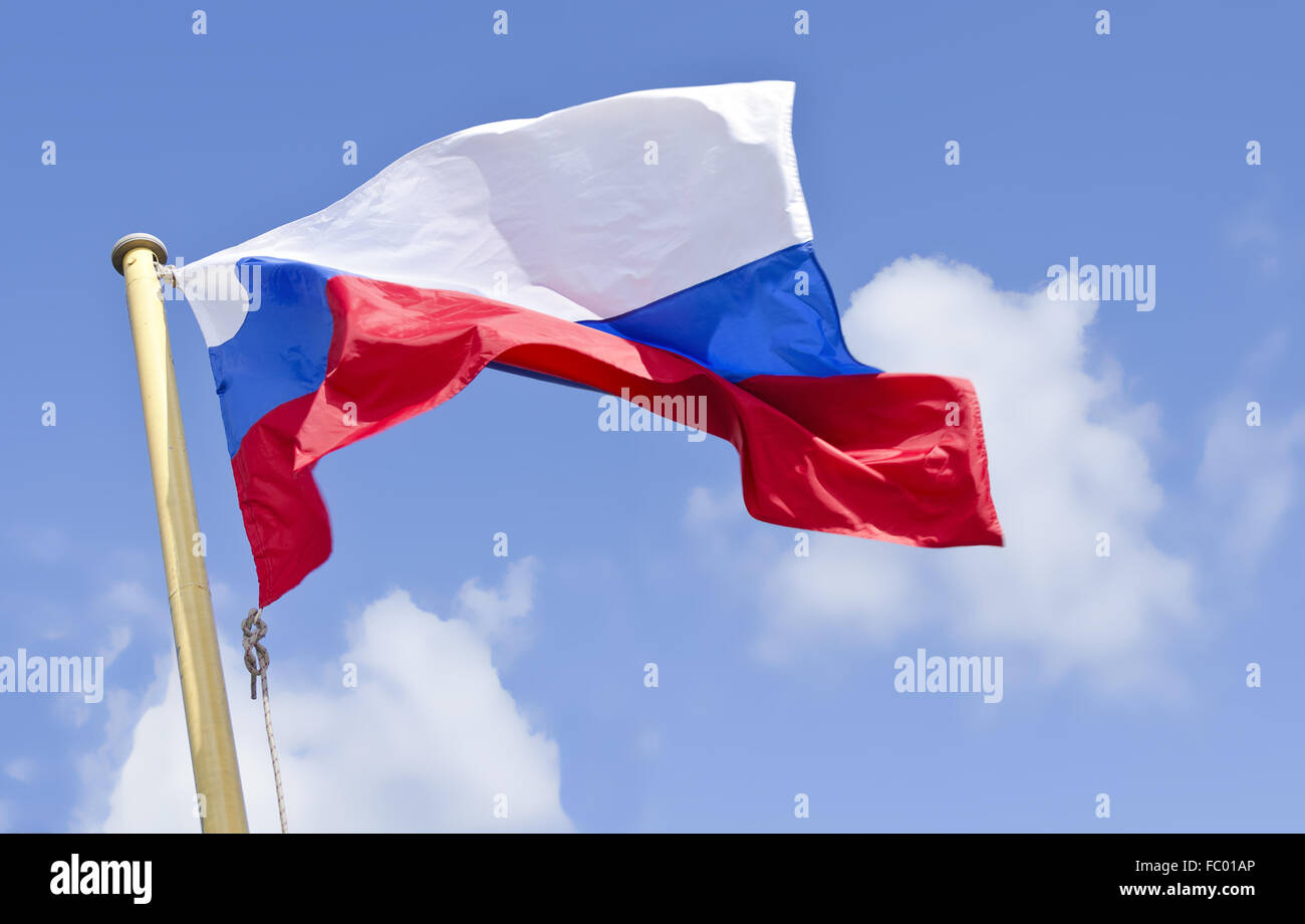 Russische Flagge weht Stockfoto