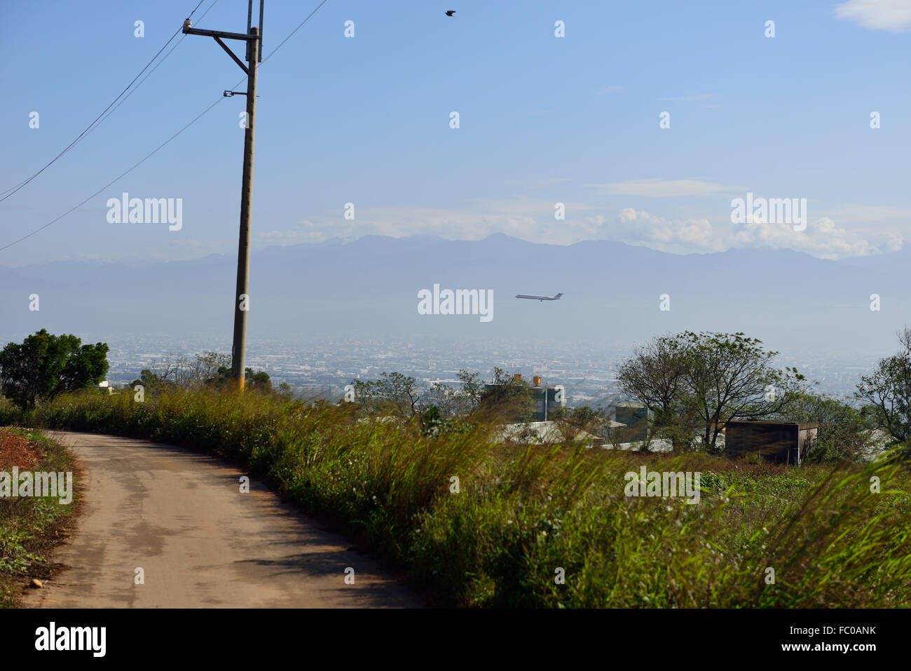 Landstraße und Flugzeuge Stockfoto