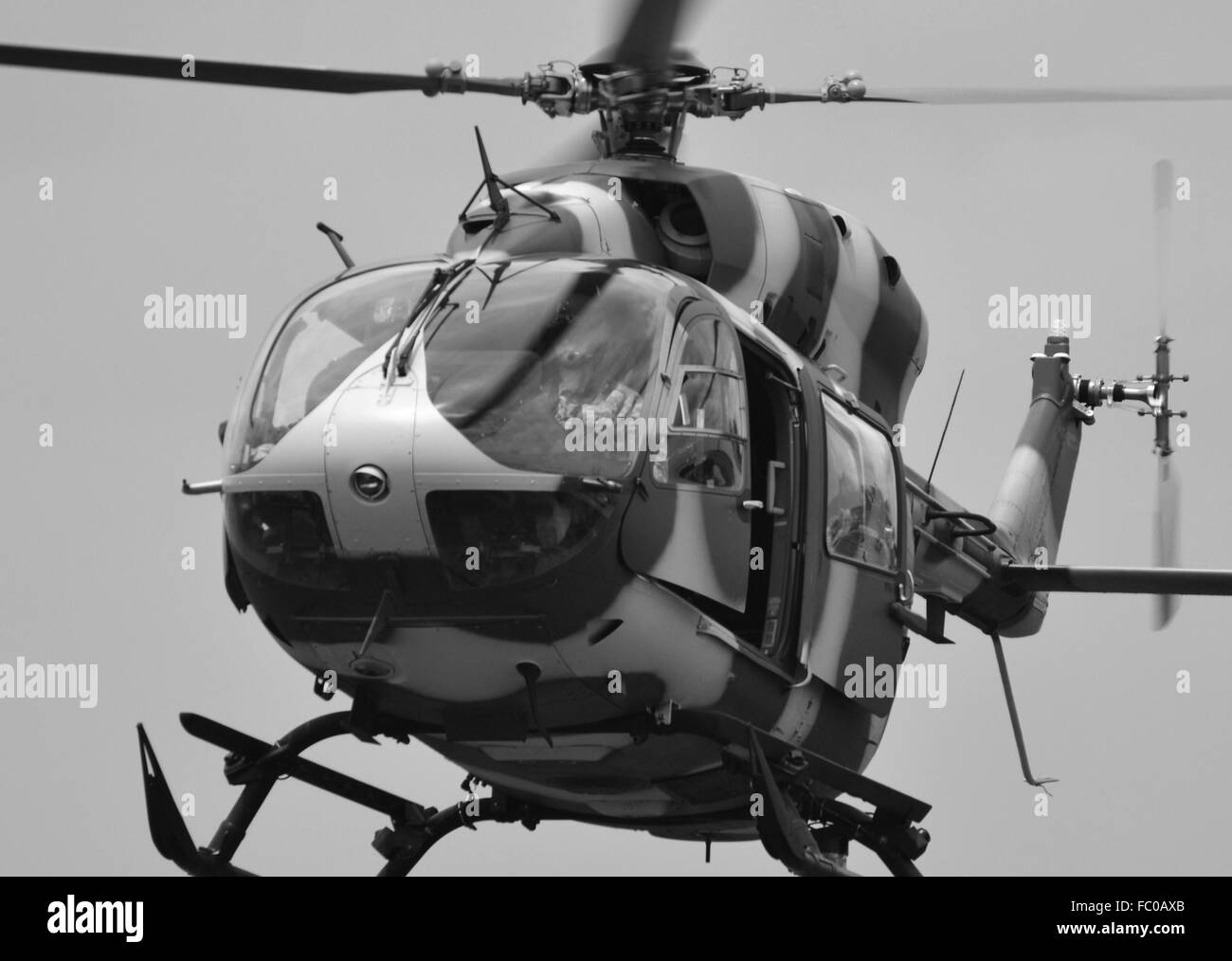 Ein Transporthubschrauber UH-72 Lakota mit einem Stealth-Lackierung. Stockfoto