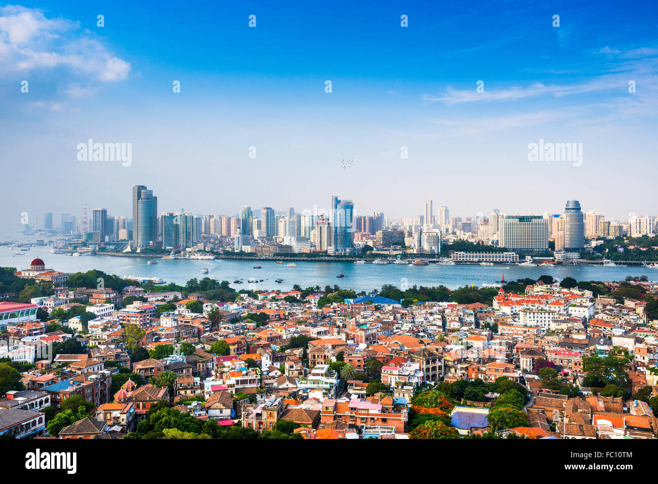 Xiamen, China Skyline der Stadt vom Insel Gulangyu. Stockfoto