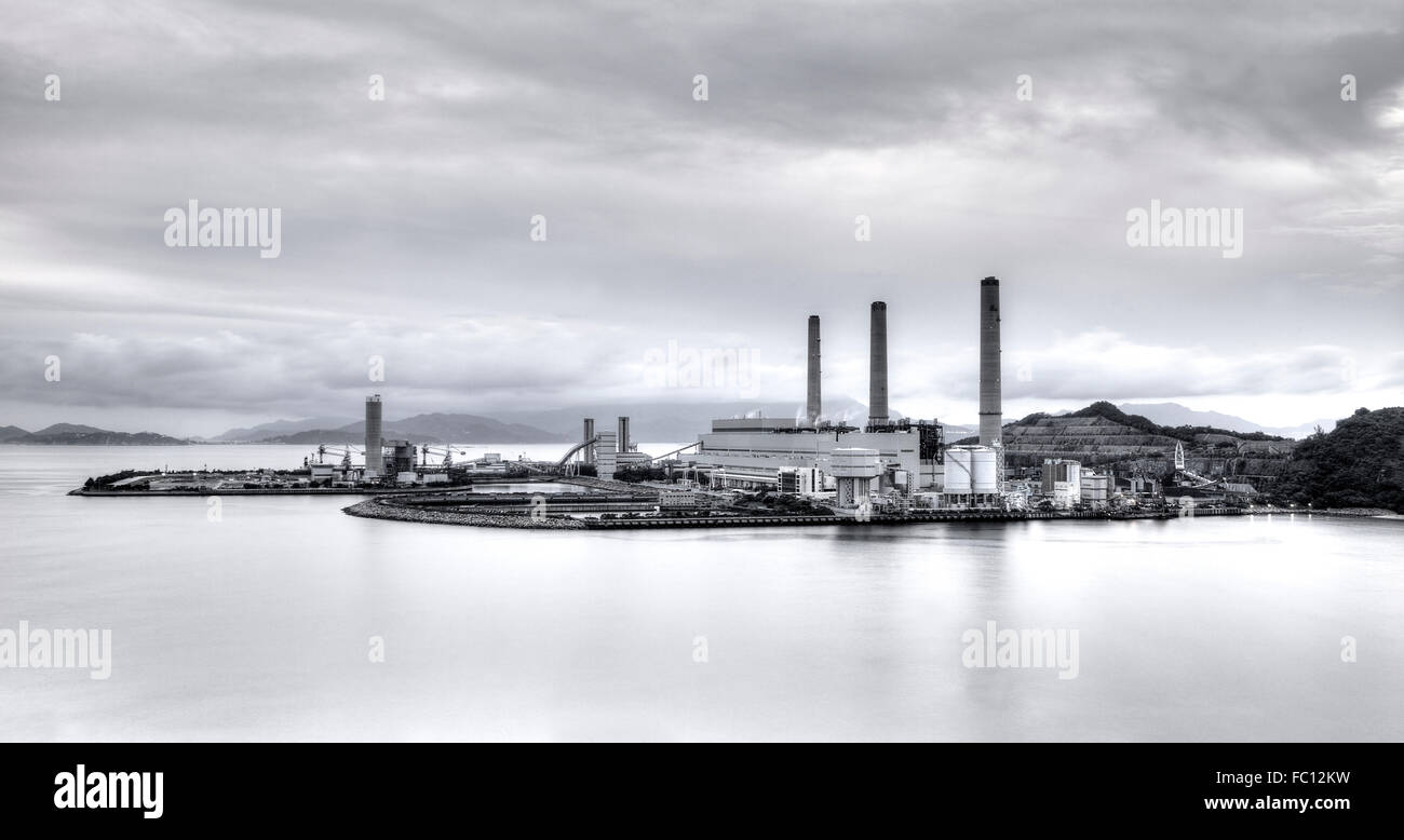 Kraftwerk in schwarz / weiß Stockfoto