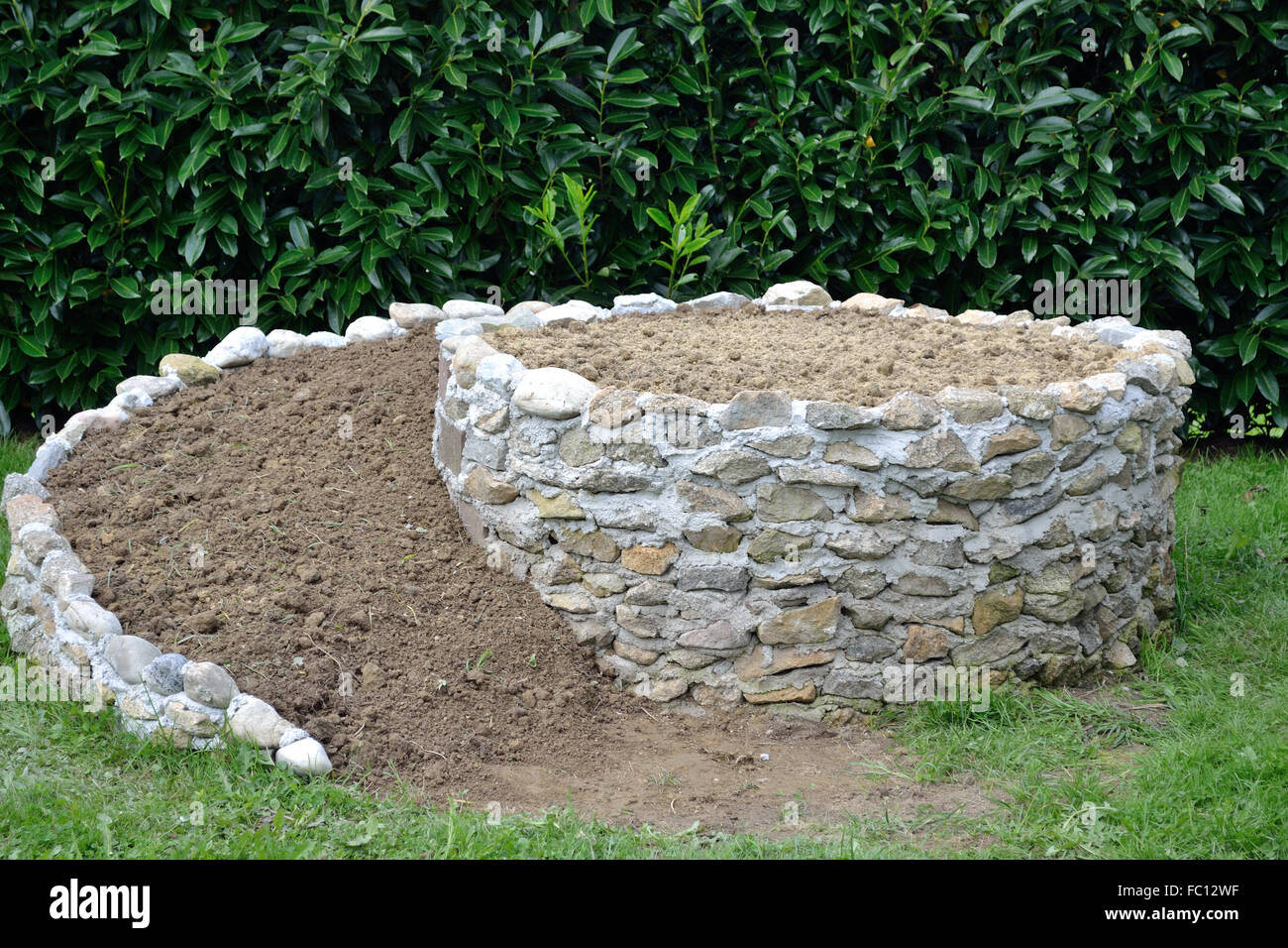 Kräuterspirale bauen Fotos und Bildmaterial in hoher Auflösung Alamy
