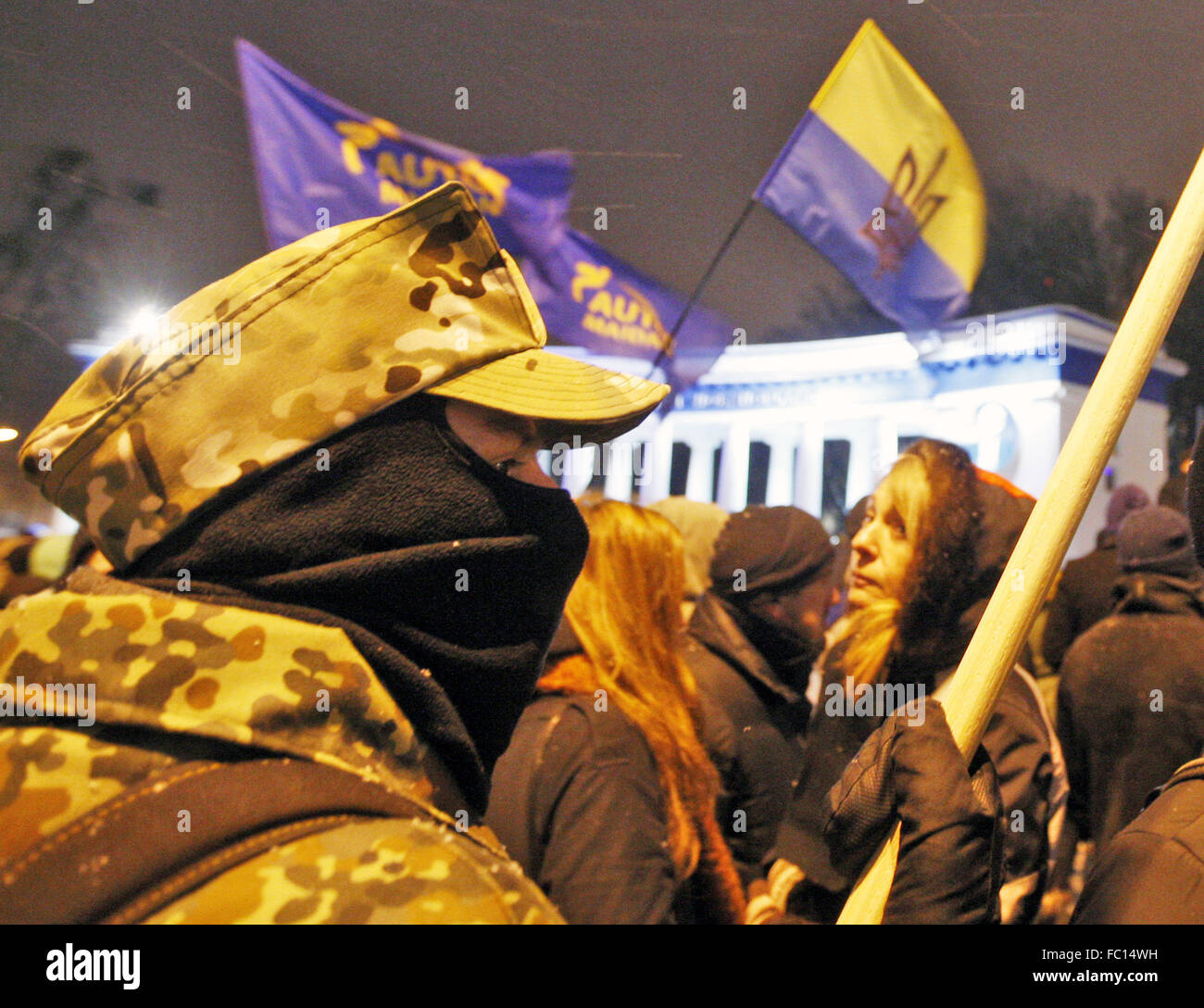 Kiew, Ukraine. 19. Januar 2016. Ukrainische Nationalisten und ihren Anhängern während '' des Marsches der Gewinner '' in Kiew am 19. Januar 2016 widmet sich der erste Tag des Beginns einer Begegnung zwischen Demonstranten und Polizei auf Grushevskogo Straße während eines Anti-Regierungs-Protests in 2014, später genannt Euromajdan oder Revolution würde. Credit: Serg Glovny/ZUMA Draht/Alamy Live-Nachrichten Stockfoto