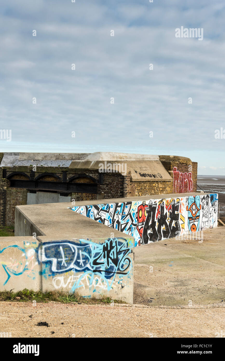 Die 1872-3 Flügel gebaut, um Haus Artillerie Stück an Shoeburyness zeigt graffiti Stockfoto