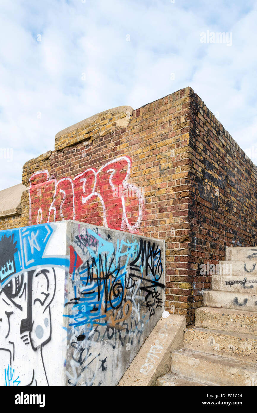 Die 1872-3 Flügel gebaut, um Haus Artillerie Stück an Shoeburyness zeigt graffiti Stockfoto
