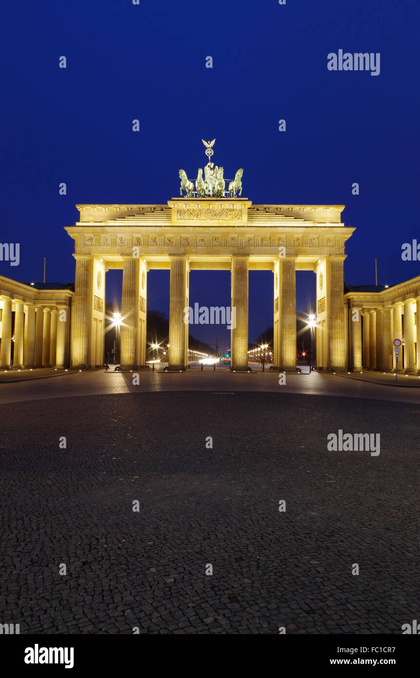 Brandenburger Tor in Berlin bei Blue unsere Stockfoto